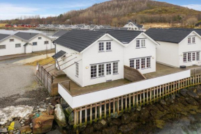 Idyllisk sjøhus p�� Naurstad